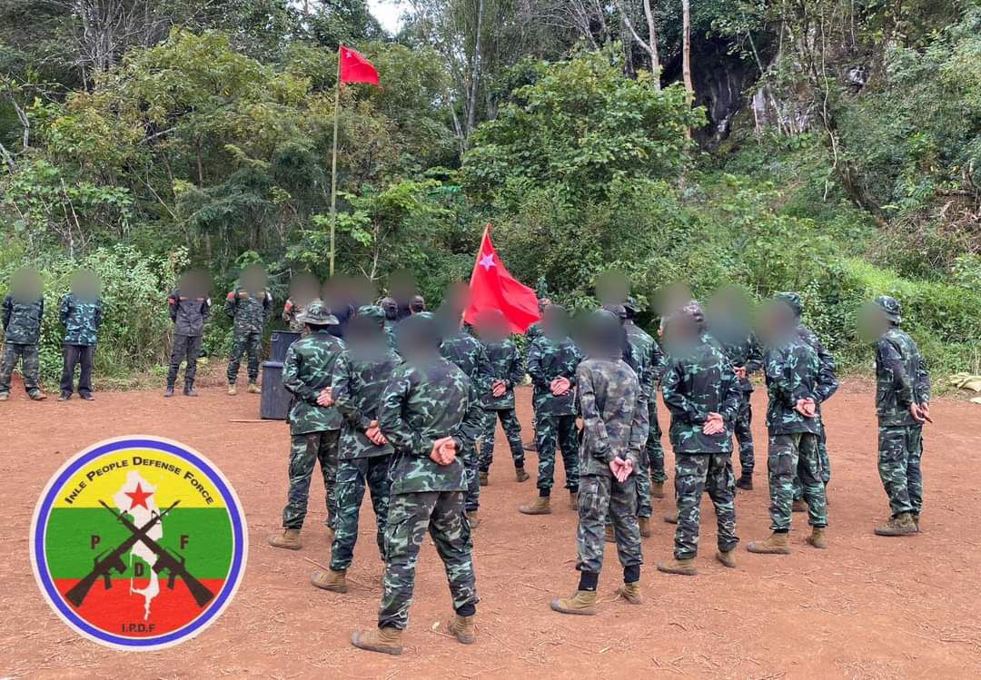 အင်းလေး PDF တပ်ဖွဲ့ဝင်တွေကိုတွေ့ရစဉ်(ပုံဟောင်း)