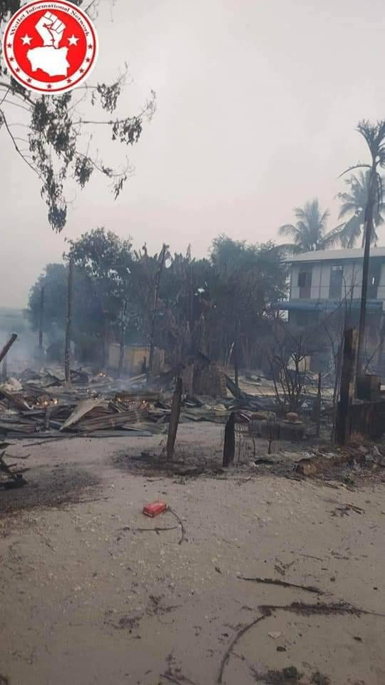 (ထုံးဘိုရွာအား စစ်ကောင်စီတပ်က မီးရှို့ဖျက်ဆီးသွားပြီးနောက် တွေ့ရစဥ်၊ ဓာတ်ပုံ - Wetlet Information Network)