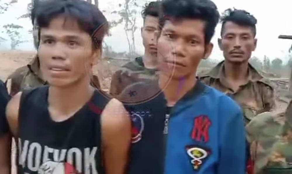 (ပြီးခဲ့သည့် မတ်လအတွင်းက ဖာပွန်ခရိုင်အတွင်း ဖြစ်ပွားသည့်တိုက်ပွဲမှ ရရှိသည့် လက်နက်ခဲယမ်းများနှင့် ဖမ်းဆီးမိသည့် စစ်သုံ့ပန်းများ)