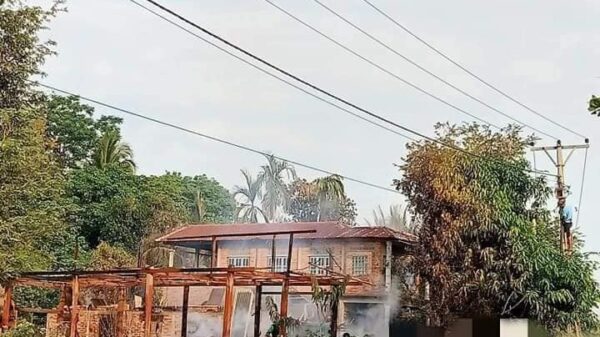 လောင်းလုံက ရွာတစ်ရွာတွင် နေအိမ်များမီးရှို့ဖျက်ဆီးခံရ
