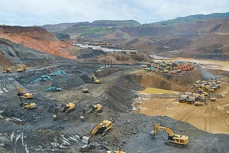 ဖားကန့်​ကျောက်စိမ်းတူး​ဖော်​ရေးလုပ်ငန်းခွင်တစ်ခု။ ။ဓါတ်ပုံ-CJ
