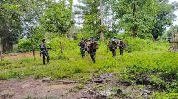 (KNU/KNLAတပ်ဖွဲ့ဝင်များ ။ ။ဓါတ်ပုံ-KNU)