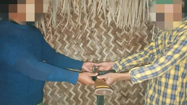 ရွှေဘိုမြို့နယ်တွင် ပျူအသွင်ယူနေသူကကင်းတာဝန်ကျချိန်လက်နက်ယူဆောင်ကာပြည်သူ့လုံခြုံရေးတပ်ဖွဲ့ထံအပ်နှံ