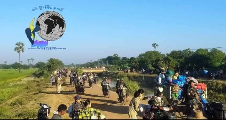 (ထွက်ပြေးတိမ်းရှောင်လာရသော ပြည်သူများအား တွေ့ရစဉ်၊ ဓာတ်ပုံ- ခင်ဦးမြို့နယ် သတင်းမှန်ပြန်ကြားရေး)