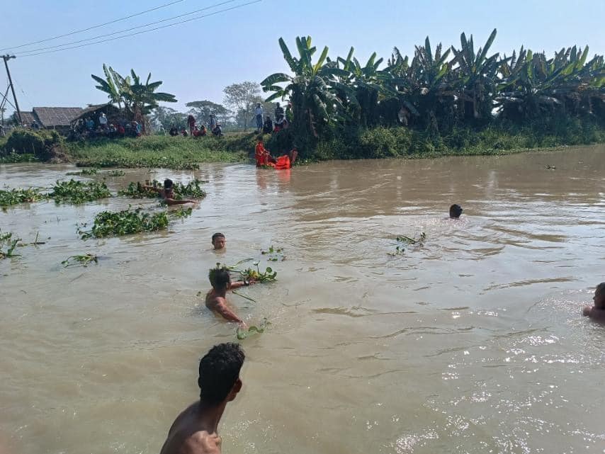 ပျောက်ဆုံးကလေးငယ်အား ရှာဖွေနေစဉ်၊ ဓာတ်ပုံ - MFSD