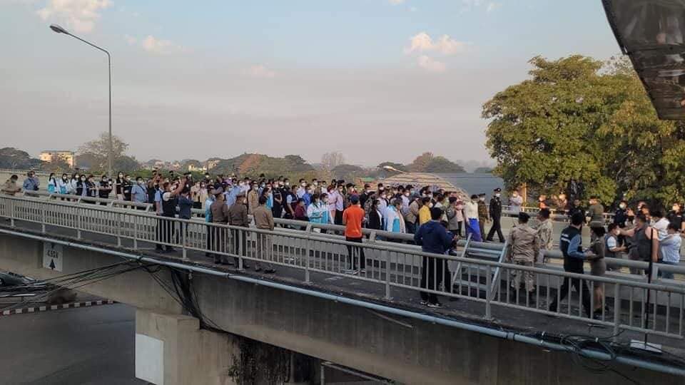မဲဆောက်-မြဝတီတံတား နေ့ချင်းပြန်လက်မှတ်နှင့် ကူးသန်းခွင့် ပြန်ဖွင့်ပေး