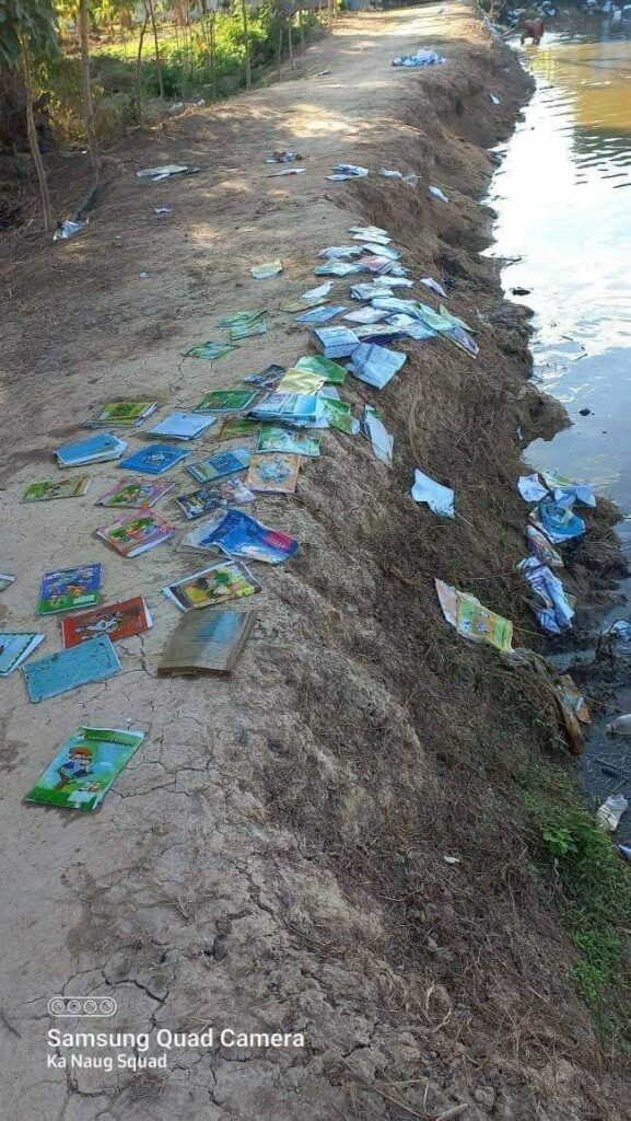 (ရေထဲပစ်ချ ဖျက်ဆီးခံရသည့် မန်ကျည်းစောက်ကျေးရွာရှိ ပညာရေးကျောင်းသုံးစာအုပ်များ။ ဓာတ်ပုံ - CJ)