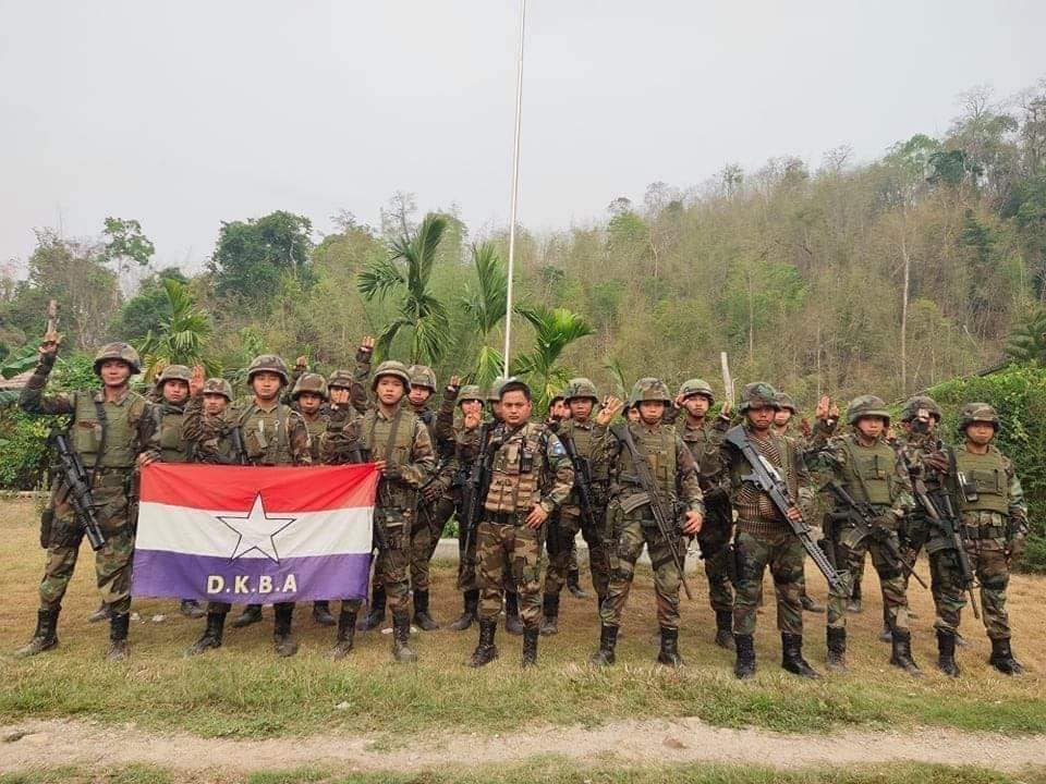 ဘုရားသုံးဆူရှိ DKBA တပ်မှူး ဗိုလ်မှူးကြီး စောအေဝမ်း၏ နေအိမ်ကို စစ်ကောင်စီ ဗုံးကြဲတိုက်ခိုက် ၊ နေအိမ်ပျက်စီးပြီး ၂ ဦးထိခိုက်
