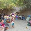 (ထွက်ပြေးတိမ်းရှောင်နေရသော ပြည်သူများအား တွေ့ရစဉ်၊ ဓာတ်ပုံ- Pauk Newsletter Page)