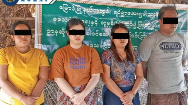 (NUGပြည်ထဲ​ရေးက ဖမ်းဆီးထား​သော စစ်​ကောင်စီ ဝန်ထမ်း​လေးဦး။ ။ဓါတ်ပုံ-MOHAI)