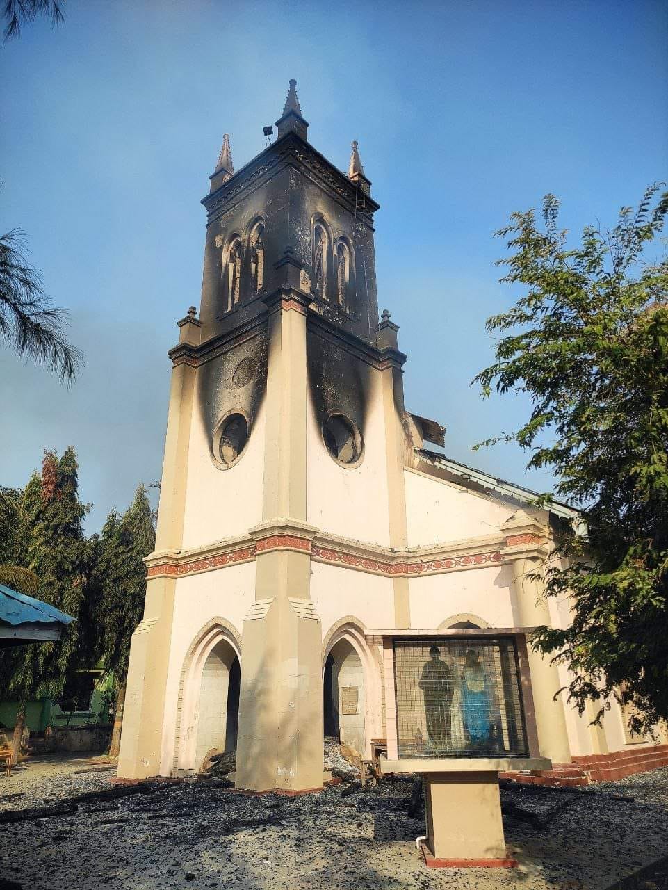 (​ရေဦးမြို့နယ် ၊ချမ်းသာရွာလယ်မှ 'ကောင်းကင်ဘုံသို့ ပင့်ဆောင်ခြင်းခံရသောမယ်တော်သခင်မ'ခရစ္စယာန်ဘုရားရှိခိုးကျောင်းကို စစ်​ကောင်စီတပ်က မီးရှို့ဖျက်ဆီးပြီး​​နောက်မြင်ကွင်း ။ဓါတ်ပုံ-People's Defense Comrade)