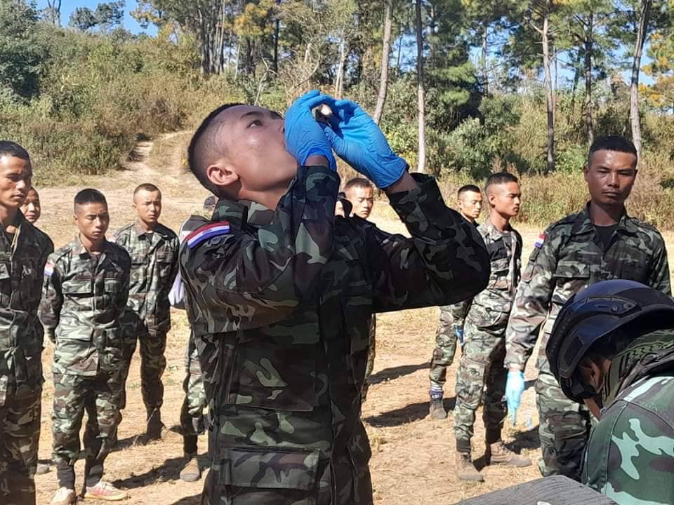 (ကရင်နီအမျိုးသားများကာကွယ်ရေး (KNDF)တပ်ရင်း - ၈မှ ရဲဘော်များ သင်တန်းဆင်းပွဲပြုလုပ်နေစဉ်၊ ဓာတ်ပုံ - KNDF)