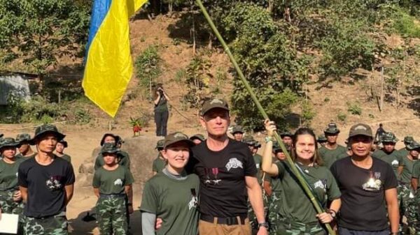 (Free Burma Rangers ၏ ဒီဇင်ဘာလကုန်ပိုင်းသင်တန်းဆင်းပွဲနှင့်လာ​ရောက်အား​ပေးခဲ့​သော ယူကရိန်းနိုင်ငံသူ ။ ။ဓါတ်ပုံ-FBR)