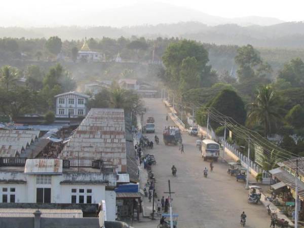 (စစ်တပ်အာဏာမသိမ်းခင်းကတမူးမြို့ မြင်ကွင်း။ ဓါတ်ပုံ-Wordpress)