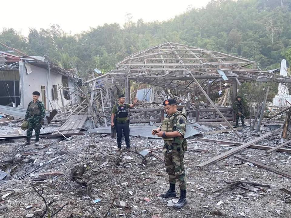 ဘုရားသုံးဆူရှိ DKBA တပ်မှူး ဗိုလ်မှူးကြီး စောအေဝမ်း၏ နေအိမ်ကို စစ်ကောင်စီ ဗုံးကြဲတိုက်ခိုက် ၊ နေအိမ်ပျက်စီးပြီး ၂ ဦးထိခိုက်