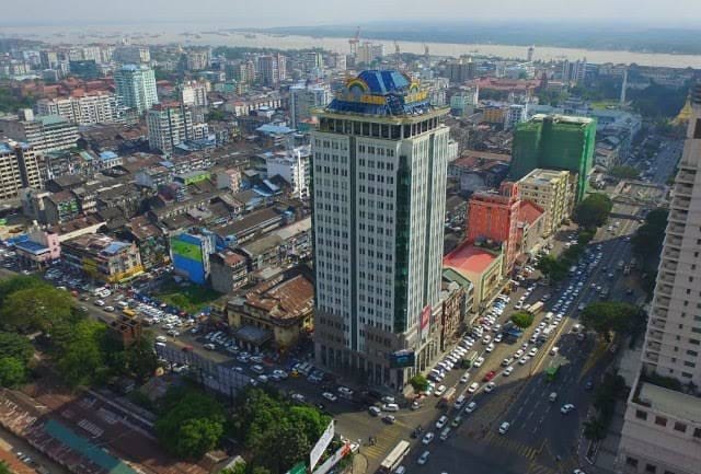 (စစ်အုပ်စုအာဏာမသိမ်းခင်က ရန်ကုန်မြို့လယ်မြင်ကွင်း။ ဓါတ်ပုံ-STY)