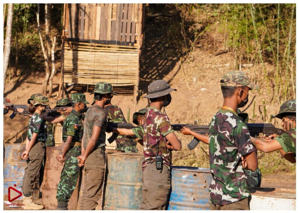 ဓာတ်ပုံ - ကျားသစ်နက် စစ်ကြောင်း
