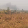 အင်းမရွာအား မီးရှို့ဖျက်ဆီးနေသည်ကို အဝေးမှမြင်တွေ့ရစဥ် ၊ဓာတ်ပုံ-ကျွန်းလှ ကန့်ဘလူ တက်ကြွလှုပ်ရှားသူများအဖွဲ့