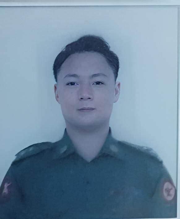 (သေဆုံးခဲ့သည့် ဗိုလ်မှူးဟောင်း ကျော်မင်းသန်းအား တွေ့ရစဉ်)