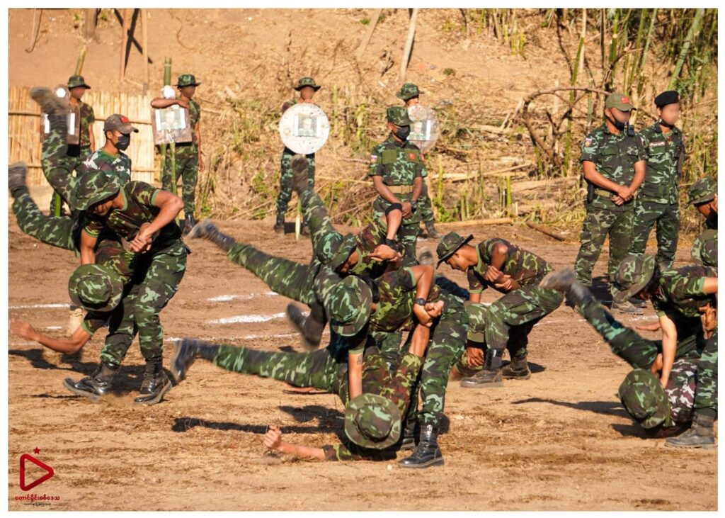 ဓာတ်ပုံ - ကျားသစ်နက် စစ်ကြောင်း
