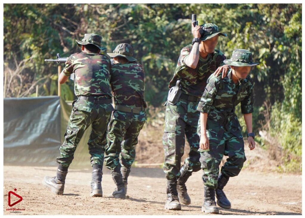 ဓာတ်ပုံ - ကျားသစ်နက် စစ်ကြောင်း