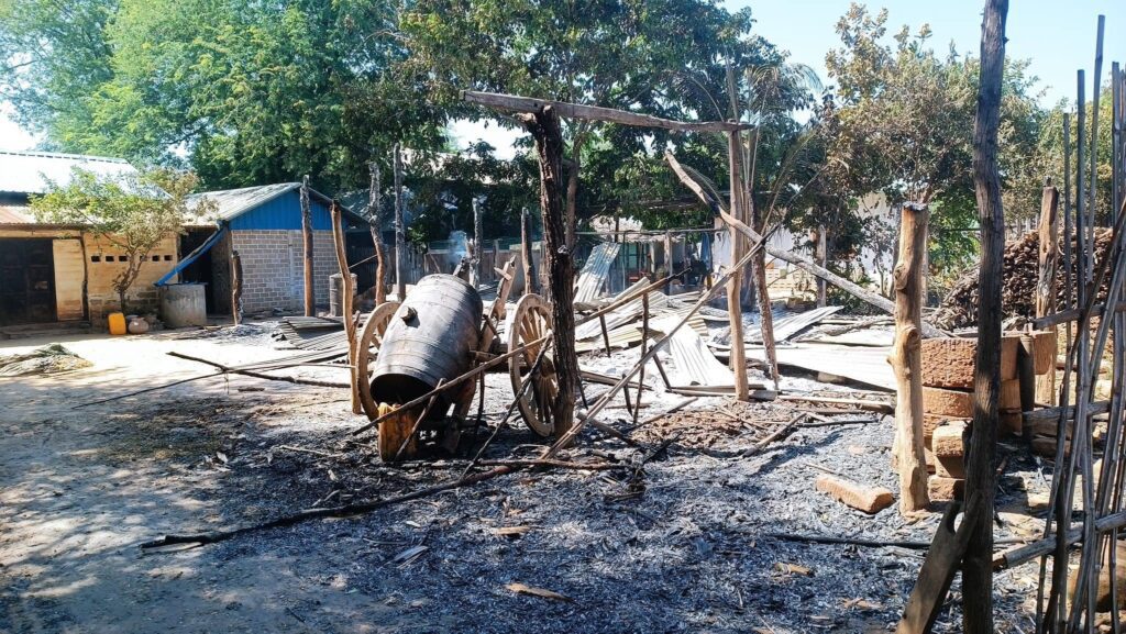 ရေစကြိုမြို့နယ်ရှိ ကျေးရွာများမှ နေအိမ်များအား စစ်ကောင်စီတပ်မီးရှို့ဖျက်ဆီးပြီးနောက် တွေ့ရစဉ်၊ ဓာတ်ပုံ - U Waiyan Naing/FB