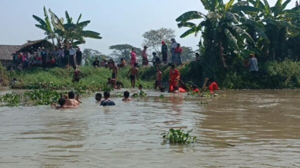 ပျောက်ဆုံးကလေးငယ်အား ရှာဖွေနေစဉ်၊ ဓာတ်ပုံ - MFSD