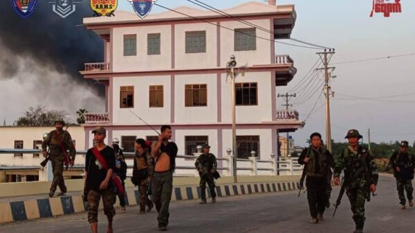 (တော်လှန်ရေးပူးပေါင်းတပ်မှ ရဲဘော်များ တိုက်ပွဲအပြီး တွေ့ရစဉ်၊ ဓာတ်ပုံ - Lion Battelion Commando)