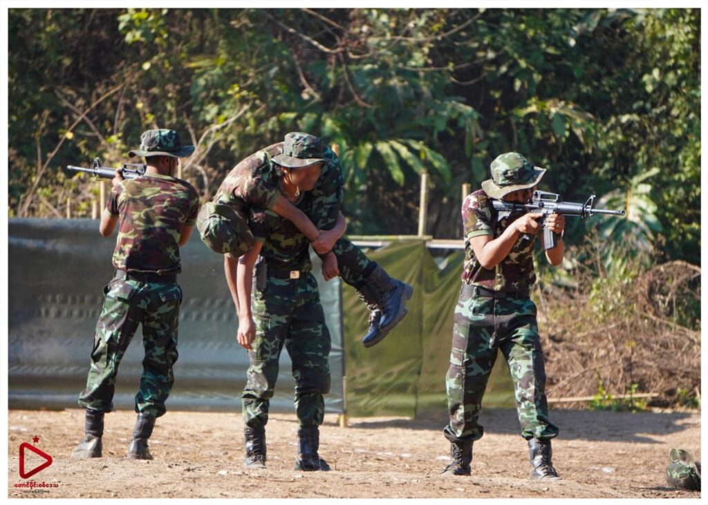 ဓာတ်ပုံ - ကျားသစ်နက် စစ်ကြောင်း