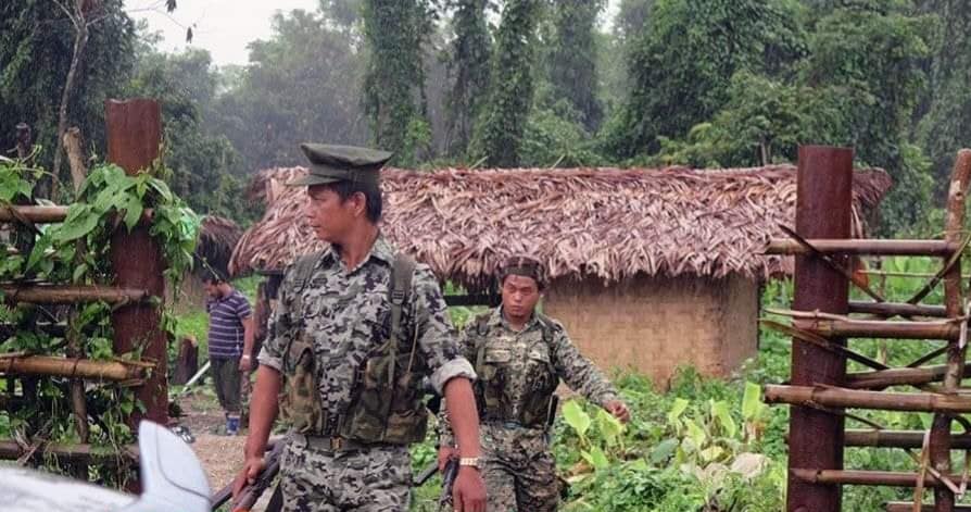 (ဖားကန့် မှောဆီဇာရှိ စစ်ကောင်စီတပ်စခန်းကို တိုက်ခိုက်မီးရှို့နေစဥ် နှင့် KIA တပ်ဖွဲ့ဝင်အချို့ ။ဓါတ်ပုံ-CJ၊Nang Gawn)