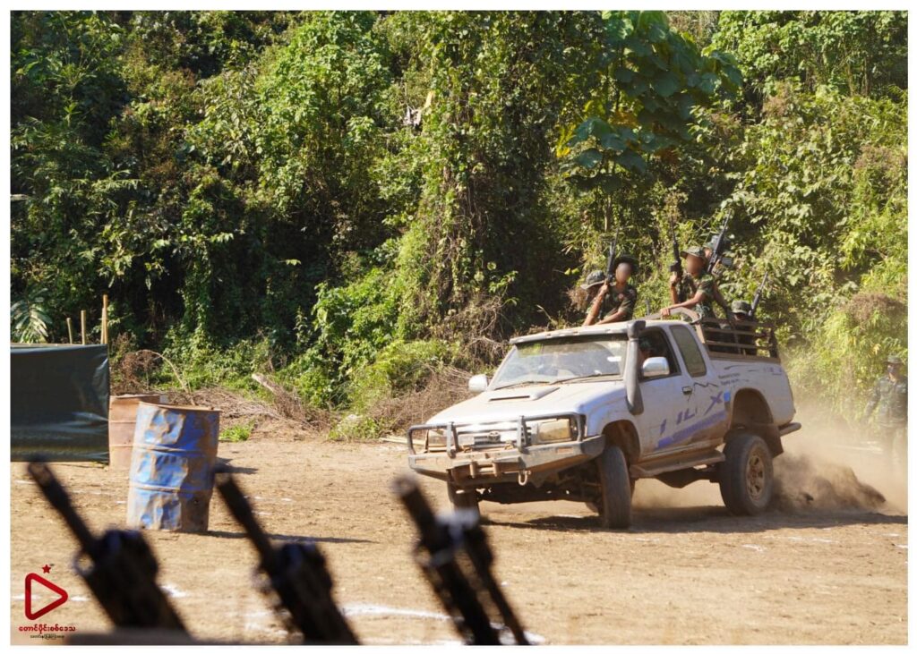 ဓာတ်ပုံ - ကျားသစ်နက် စစ်ကြောင်း