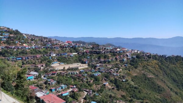 (ဖလမ်းမြိုကို​တွေ့ရစဥ်။ ဓါတ်ပုံ-CJ)