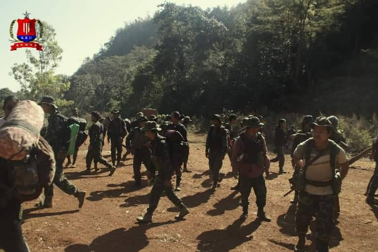 KRU ၏ အပတ်စဉ် (D)အထူးမွမ်းမံသင်တန်းမှ ရဲဘော်များအား တွေ့ရစဥ်၊ ဓာတ်ပုံ - KRU