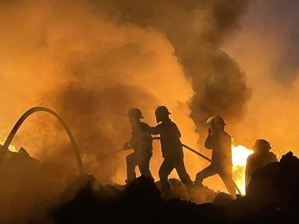 မန္တလေး ပြည်ကြီးတံခွန်က ပီနံအိတ်စက်ရုံမီးလောင်