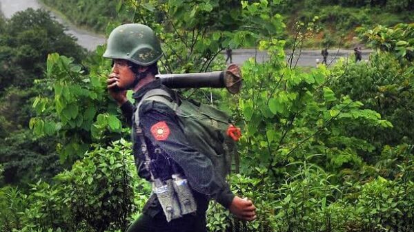 (TNLA တပ်သားတစ်ဦးအား ရှေ့တန်းနစ်နေရာ၌ တွေ့ရစဉ်)