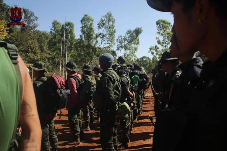 KRU ၏ အပတ်စဉ် (D)အထူးမွမ်းမံသင်တန်းမှ ရဲဘော်များအား တွေ့ရစဥ်၊ ဓာတ်ပုံ - KRU
