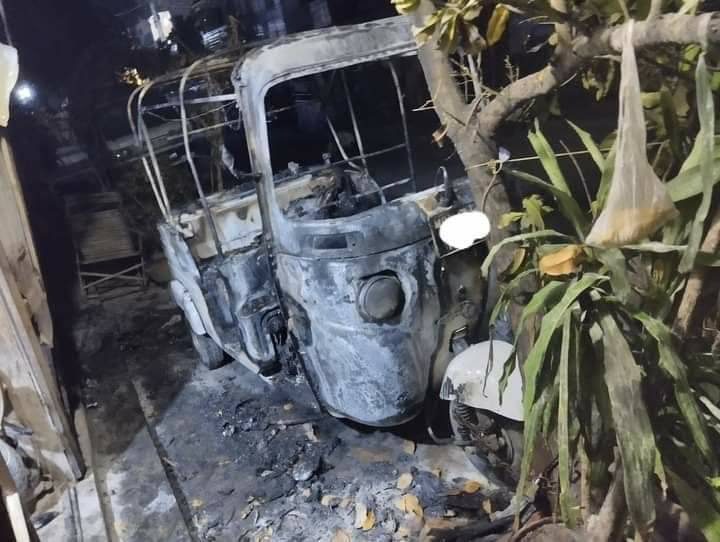 မန္တလေးမှာ ညအချိန် အိမ်ရှေ့ရပ်ထားတဲ့ အိုးဝေ သုံးဘီး မီးရှို့ခံရ