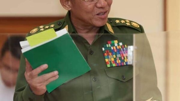 (အာဏာသိမ်း​​ခေါင်း​ဆောင်မင်း​အောင်လှိုင်နှင့်နောက် လိုက်များကို ဇန်နဝါရီ၃၁ ရက်က​တွေ့ရစဥ်။ ဓါတ်ပုံ-စစ်​ကောင်စီ)