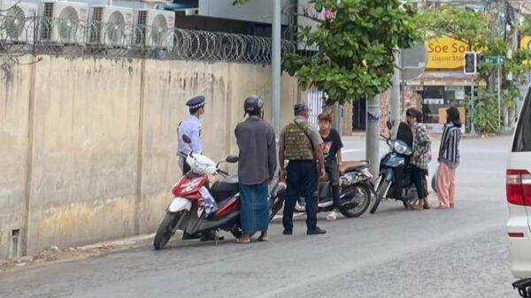 မန္တလေးမှာ စစ်ဆေးမှုပြုလုပ်နေစဉ် (ပုံဟောင်း)