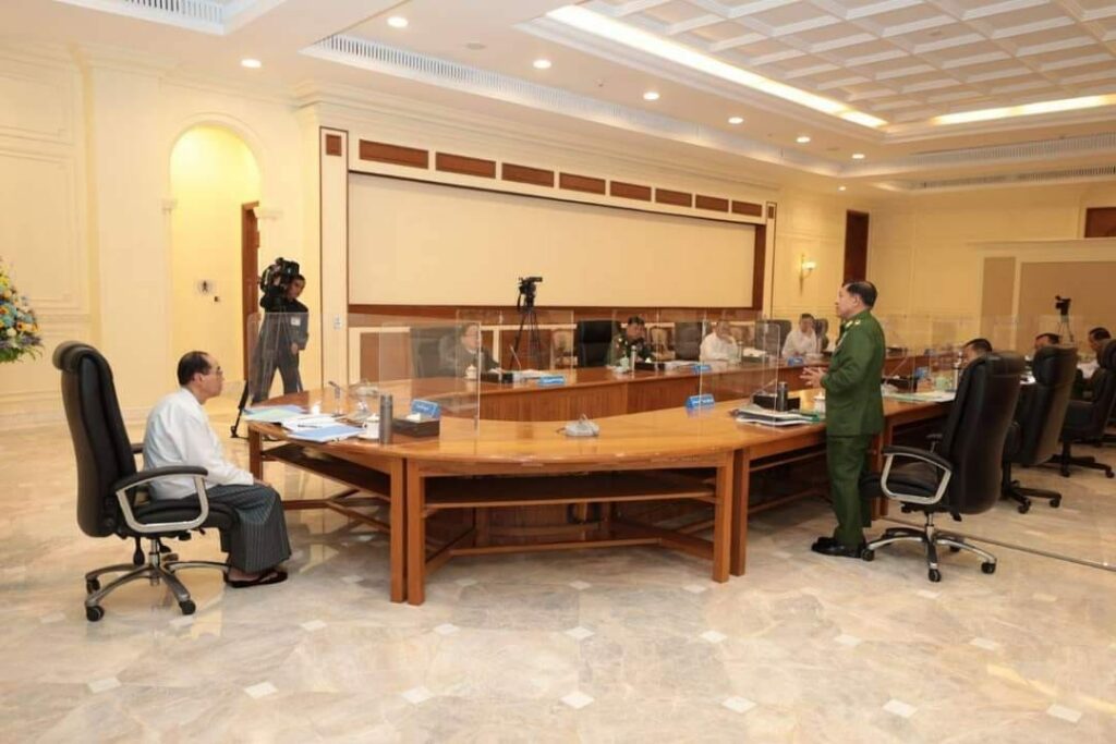 (အာဏာသိမ်းခေါင်းဆောင်မင်းအောင်လှိုင်နှင့်နောက် လိုက်များကို ဇန်နဝါရီ၃၁ ရက်ကတွေ့ရစဥ်။ ဓါတ်ပုံ-စစ်ကောင်စီ)