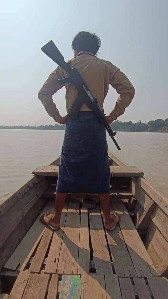 (ရေကြောင်းစစ်ဆင်ရေးများတွင် တွေ့ရသည့် သိန်းငှက်ပြောက်ကျားတပ်ဖွဲ့ဝင်ရဲဘော်များ)