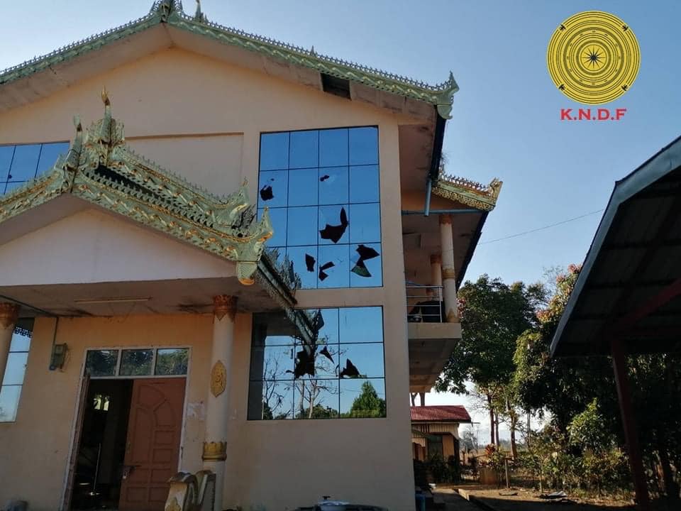 (စစ်ကောင်စီတပ် လေကြောင်းတိုက်ခိုက်မှုကြောင့် ထိခိုက်ပျက်စီးမှုများအား တွေ့ရစဉ်၊ ဓာတ်ပုံ - KNDF)