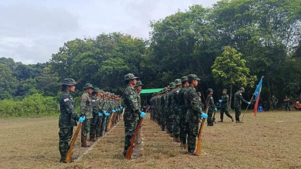 (ဖယ်ခုံPDF တပ်ရင်း(၂)မှတပ်ဖွဲ့ဝင်များ၏အ​ခြေခံစစ်ပညာသင်တန်းဆင်းပွဲတစ်ခု။ဓါတ်ပုံ-PDFဖယ်ခုံ)