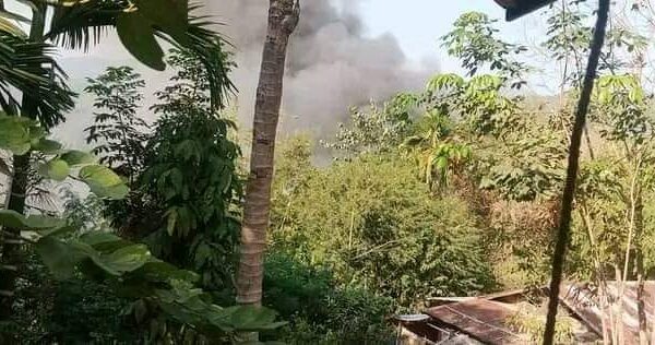သံတောင်(၁၃)မိုင်မြို့ရှိ နေအိမ်များ မီးရှို့ခံရ