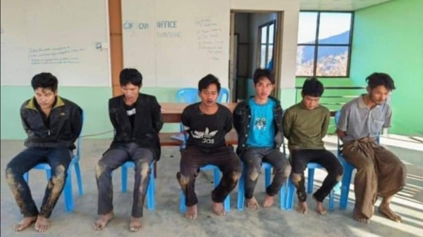 (ဖမ်းဆီးရမိသူများအား တွေ့ရစဥ်၊ ဓာတ်ပုံ - The Chin Journal)