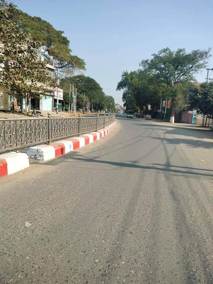 (ရန်ကုန်၊ မုံရွာ ၊မင်းတပ်မြို့များတွင် အသံတိတ်သပိတ်ဆင်နွှဲနေကြစဥ်။ ။ဓါတ်ပုံ-PS၊CJ)