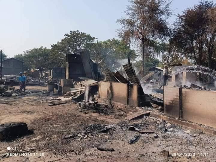 (စစ်ကိုင်းတိုင်းတွင် ပြီးခဲ့သည့် ဇန်နဝါရီလအတွင်းစစ်တပ်နှင့် အပေါင်းအပါများကမီးရှို့ဖျက်ဆီးခဲ့သောနေအိမ်များ ။ ဓါတ်ပုံ-CJ)