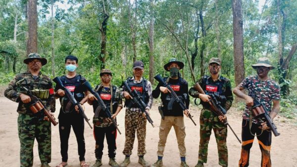 ဟုမ္မလင်း PDF တပ်ဖွဲ့ဝင်တွေကိုတွေ့ရစဉ်