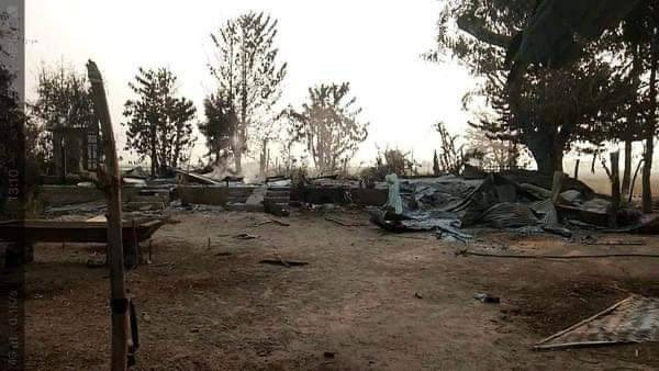 အထိနာသွားခဲ့သည့် စစ်ကောင်စီတပ် ကျန်ခဲ့သော ယူနီဖောင်းများနှင့် နေအိမ်အား မီးရှို့ဖျက်ဆီးခံရပြီးနောက် တွေ့ရစဥ်၊ ဓာတ်ပုံ-Madaya GZ၊ Wetlet Information Networks