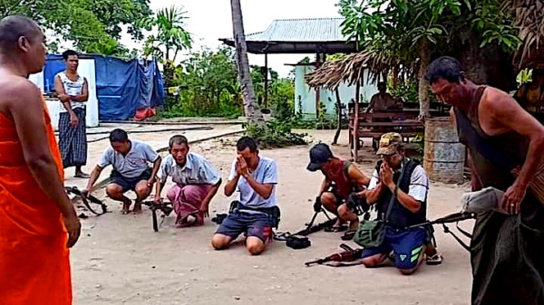 (စစ်ကောင်စီတပ်က လက်နက် တပ်ဆင်ပေးထားသော ပျူစောထီးများအား တွေ့ရစဥ်၊ ဓာတ်ပုံ / CJ)